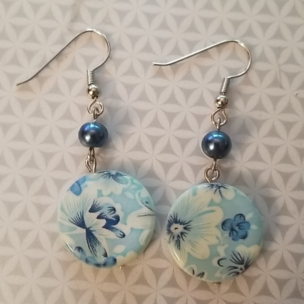 Handcrafted blue flower dangle earrings - Picture 2 of 2